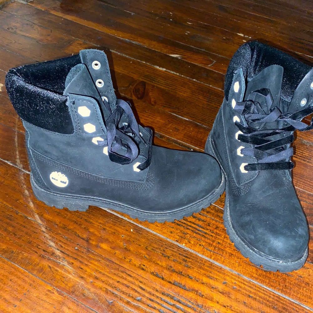 Timberland women’s velvet–accent waterproof boots